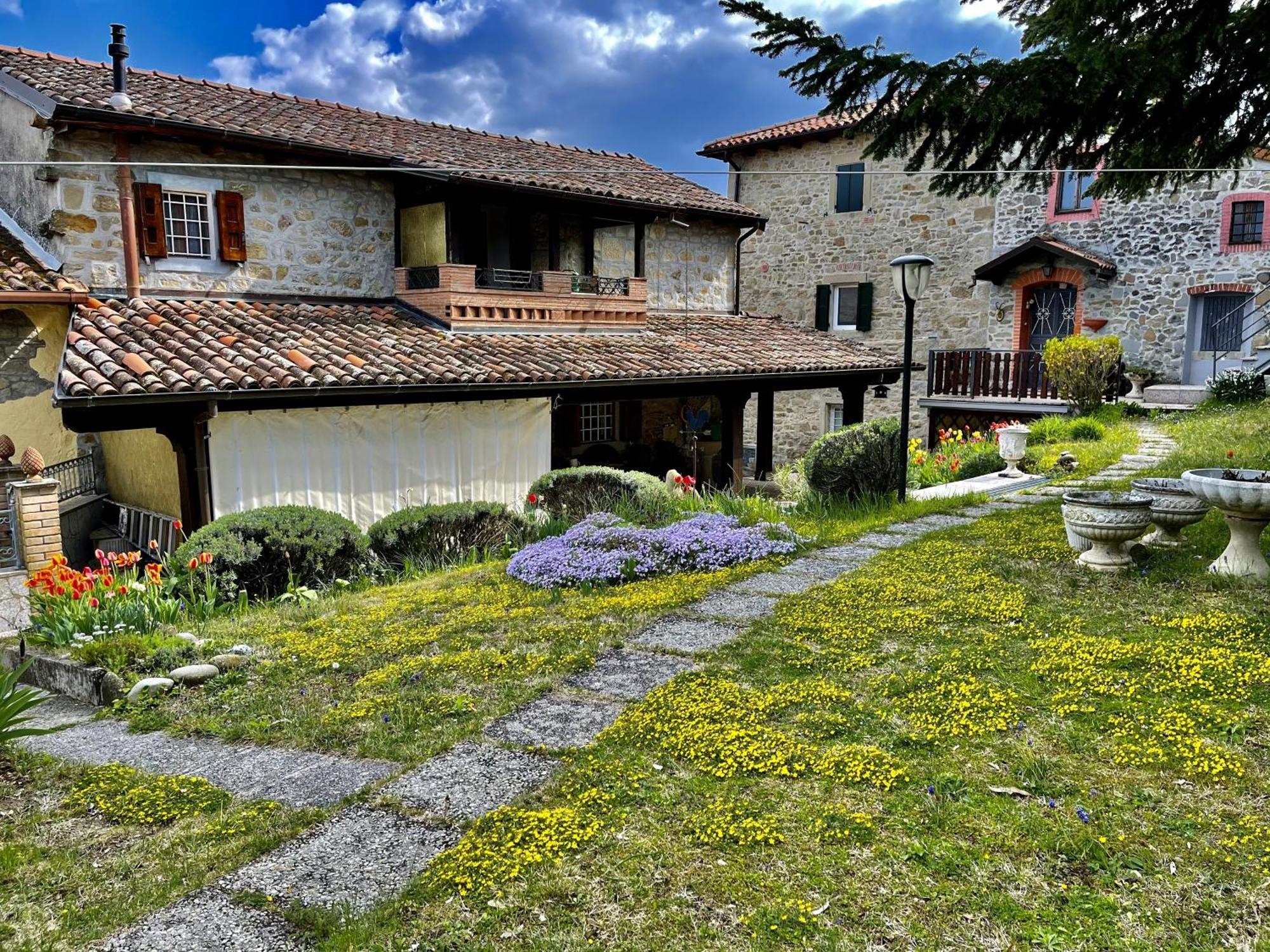 Mazzetti Country House-Vita In Campagna Con Giardino Vimignano-Chiesa Exterior photo